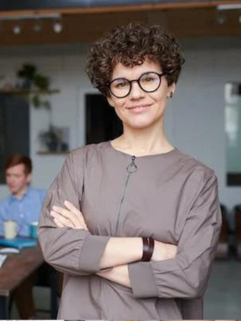 Mulher- de-braços-cruzados